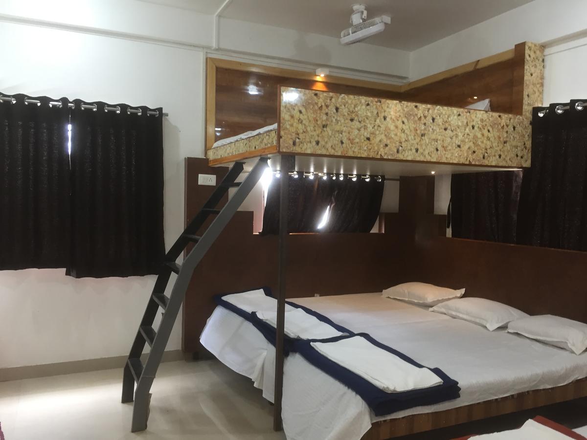 Joshi Yatri Niwas Hotel Kolhapur Exterior photo
